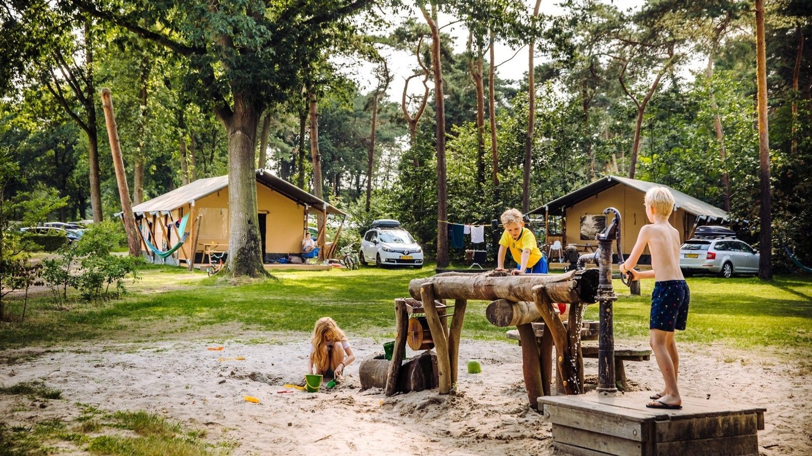 Gezinnen op Recreatiepark Beringerzand